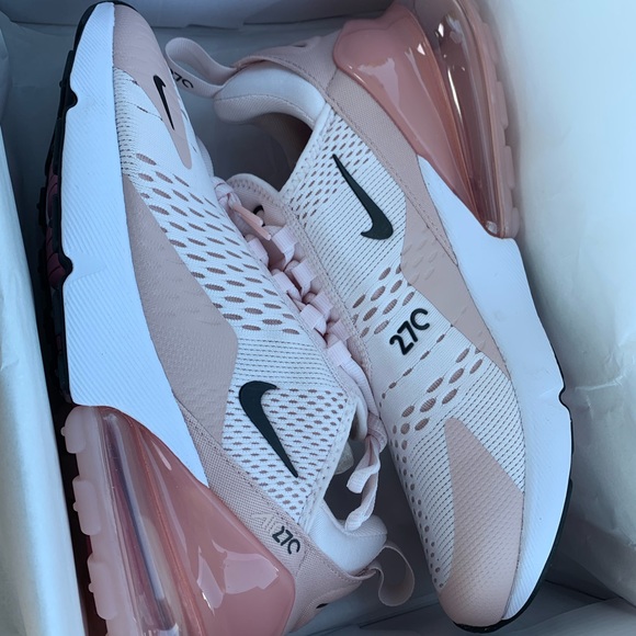 Shoes - Womens Nike Airmax 270